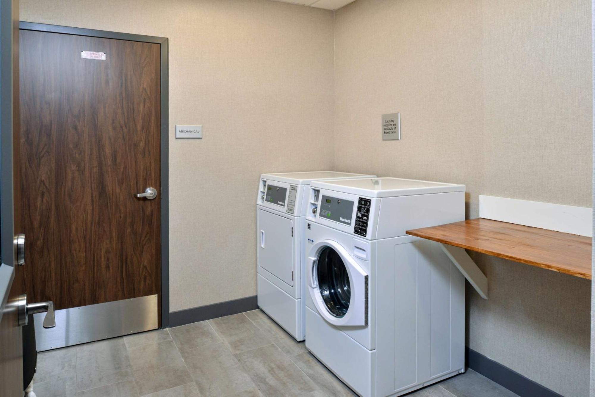 Hampton Inn & Suites Adrian, Mi Екстериор снимка
